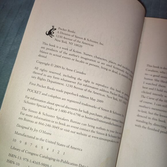 Book While My Pretty One Knits Black Sheep Knitting Mystery detective novel - Picture 4 of 7